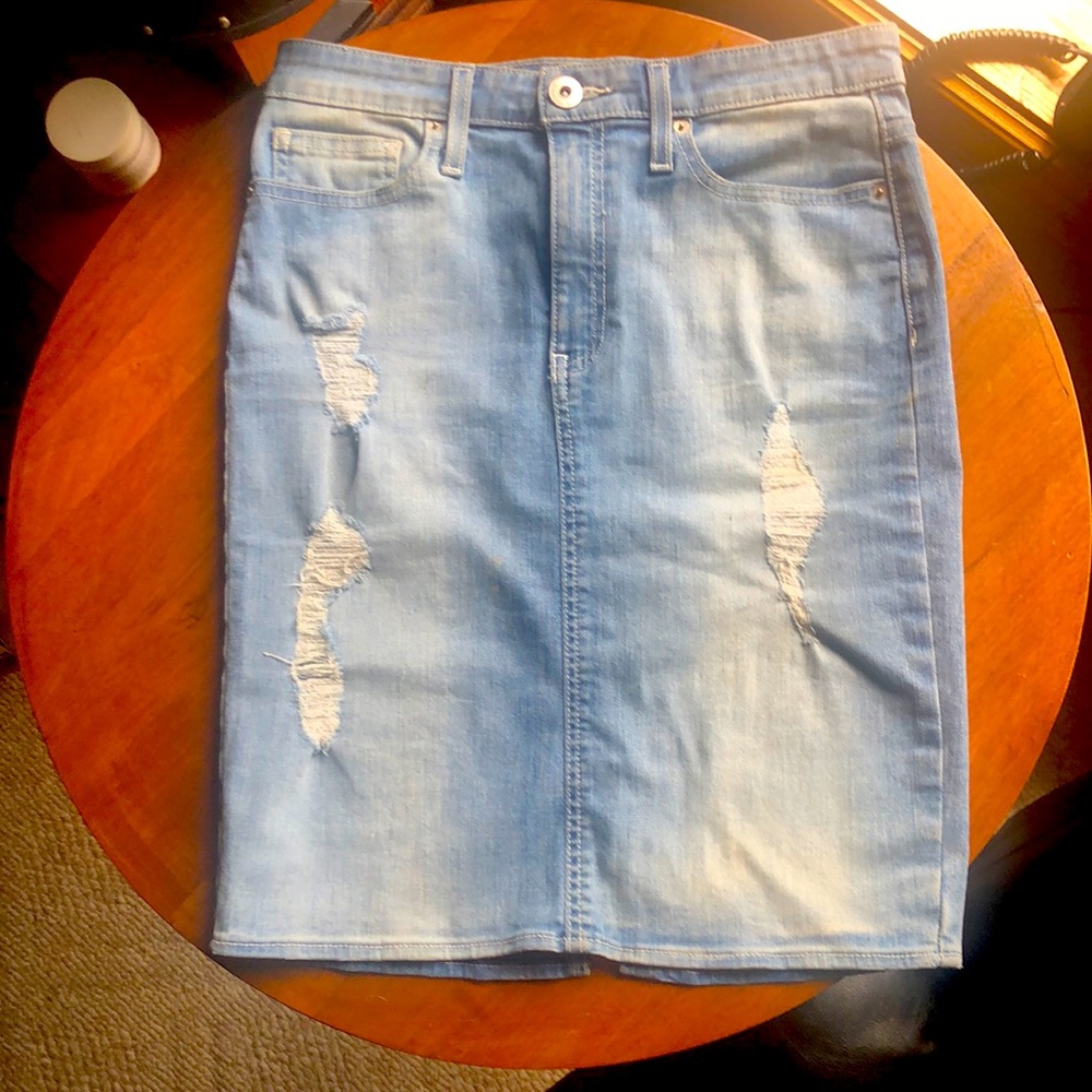 Women’s Guess Jean high waist pencil Skirt size Medium Faded Blue w/ Fraying